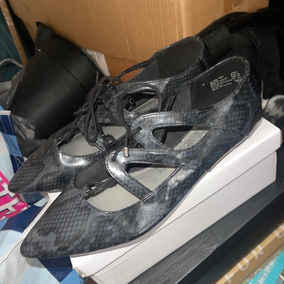 Flats - Picture 1 of 2